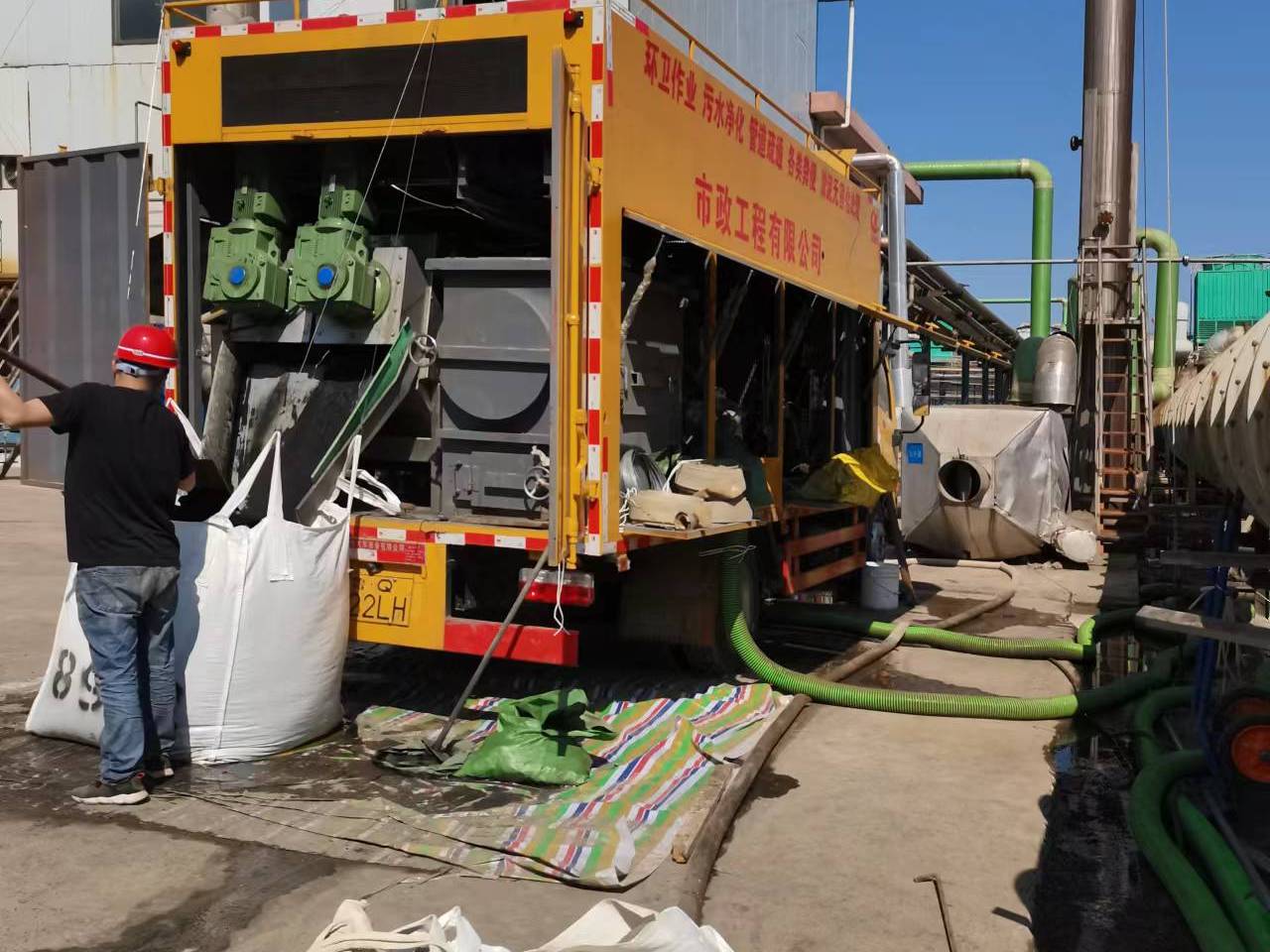 连山淤泥压干处理